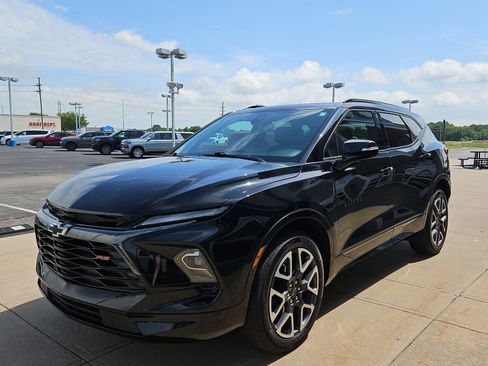 Used 2024 Chevrolet Blazer RS FWD image 2