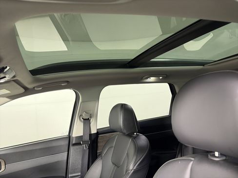 Certified 2022 Kia Sorento S w/ Panoramic Sunroof Package image 16