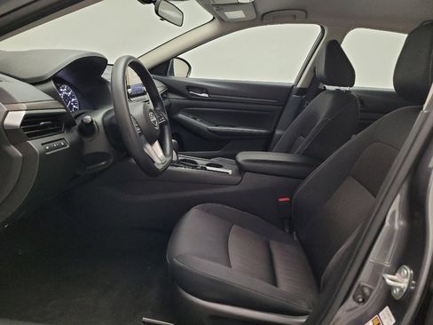Used 2025 Nissan Altima 2.5 SV FWD image 17