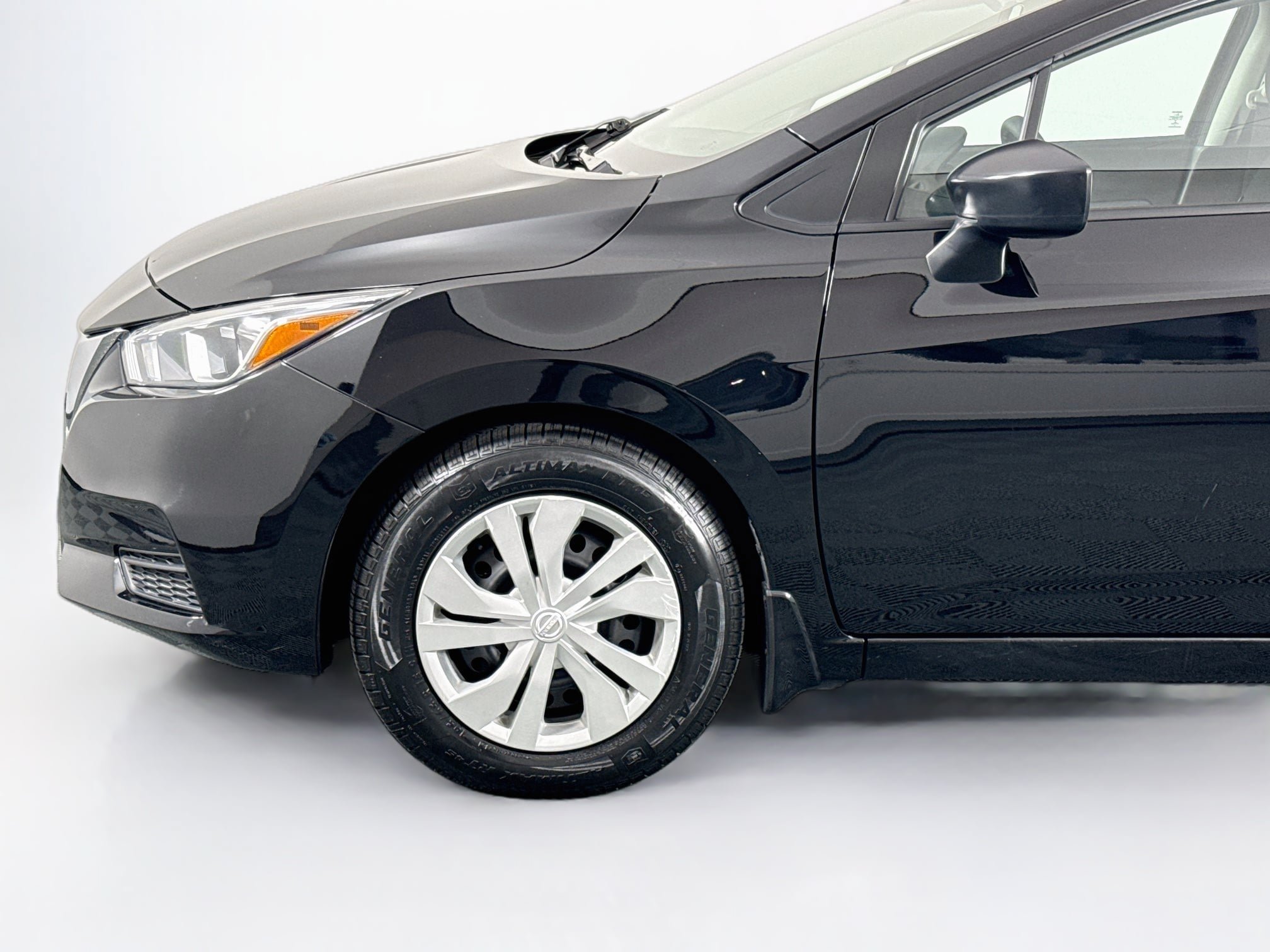 Used 2020 Nissan Versa S FWD image 40