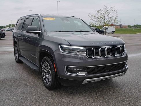 Used 2024 Jeep Wagoneer L Series II w/ Flexible Seating Group AWD/4WD image 3