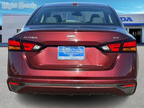 Used 2024 Nissan Altima 2.5 SV image 6