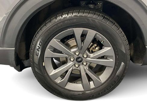 Used 2021 Ford Explorer XLT w/ Equipment Group 202A AWD/4WD image 7