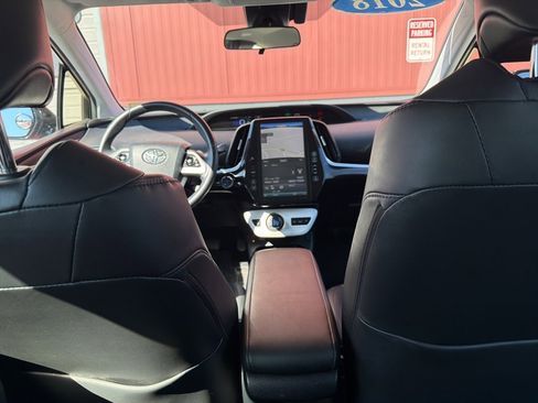 Used 2018 Toyota Prius Prime Premium image 37