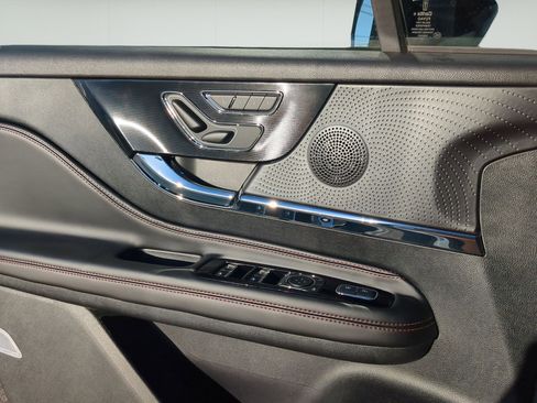 New 2026 Lincoln Corsair Reserve w/ Jet Appearance Package FWD image 12