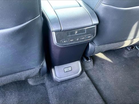 Used 2026 Toyota Highlander XLE AWD/4WD image 29