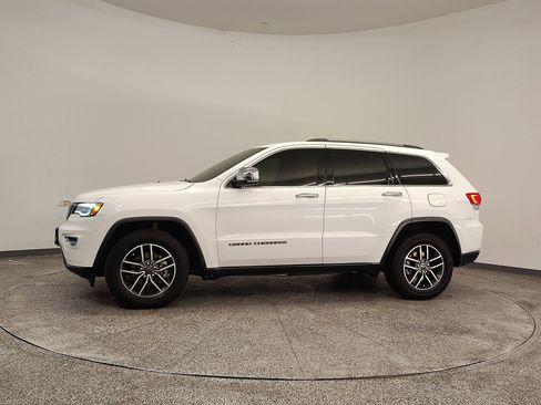 Used 2019 Jeep Grand Cherokee Limited w/ Luxury Group II image 2