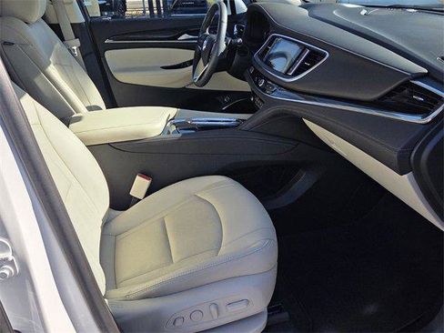 Used 2023 Buick Enclave Premium image 15