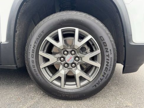 Used 2023 GMC Acadia SLE w/ Driver Convenience Package FWD image 18