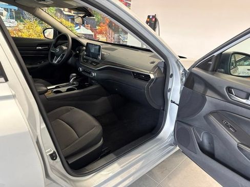 Used 2024 Nissan Altima 2.5 SV FWD image 47