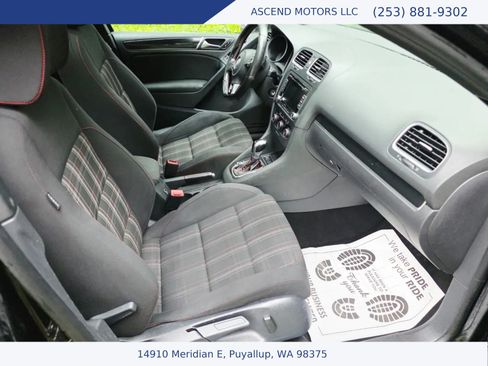 Used 2011 Volkswagen Golf 4-Door FWD image 11