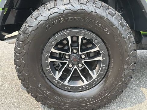 Used 2025 Jeep Wrangler Unlimited Rubicon AWD/4WD image 12