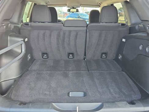 Used 2017 Jeep Cherokee Latitude w/ Cold Weather Group image 32