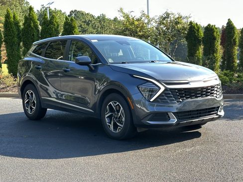 Used 2024 Kia Sportage LX FWD image 2