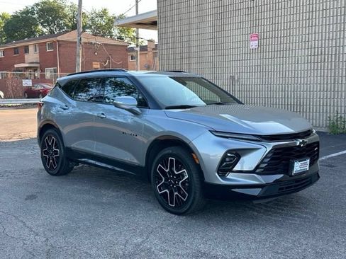 Used 2023 Chevrolet Blazer RS w/ Driver Confidence II Package AWD/4WD image 3