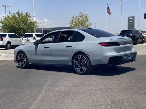 Used 2025 BMW 740i w/ Premium Package RWD image 8