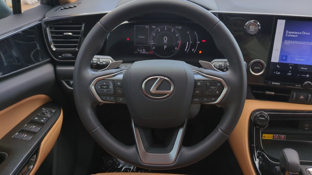 Used 2025 Lexus NX 250 FWD w/ Towing Package (2000 Lbs) image 12