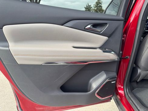 Used 2024 Chevrolet Traverse LT w/ Enhanced Driving Package image 24