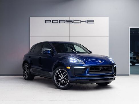 Certified 2026 Porsche Macan AWD/4WD image 9