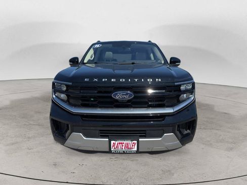 Used 2025 Ford Expedition Max Platinum w/ Driver's Package AWD/4WD image 2