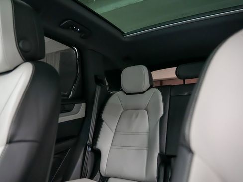 Used 2024 Porsche Cayenne AWD/4WD image 35