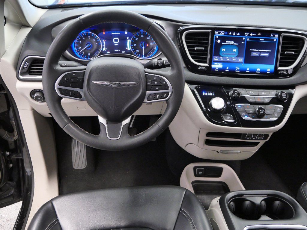 Certified 2023 Chrysler Pacifica Touring-L FWD image 19