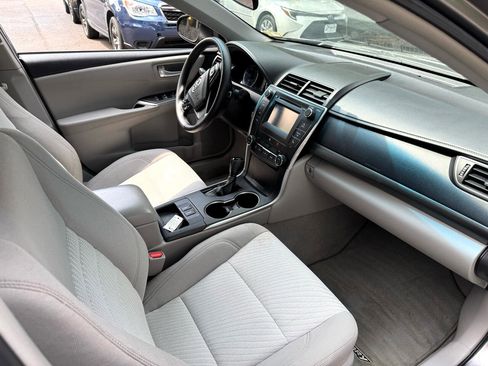 Used 2017 Toyota Camry LE image 14