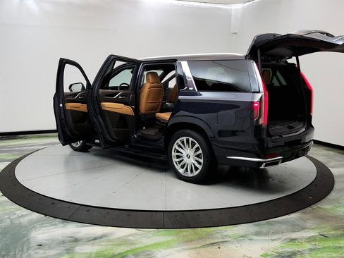 Used 2022 Cadillac Escalade Premium Luxury w/ Performance Package AWD/4WD image 12