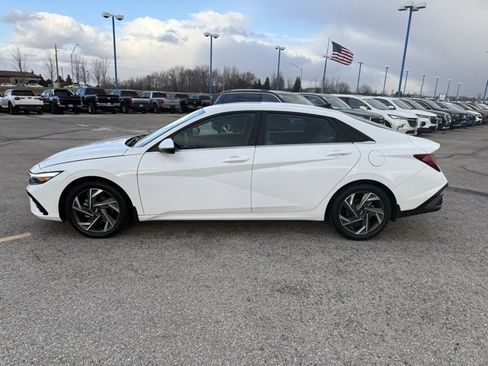Used 2024 Hyundai Elantra Limited image 7