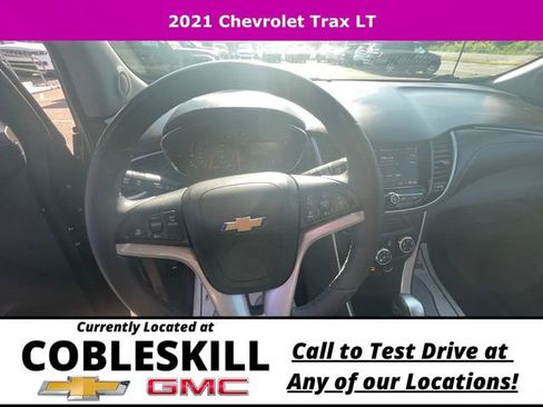Used 2021 Chevrolet Trax LT w/ LT Convenience Package image 19