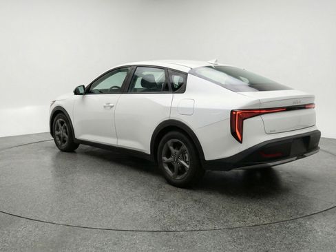 Used 2025 Kia K4 LXS image 6