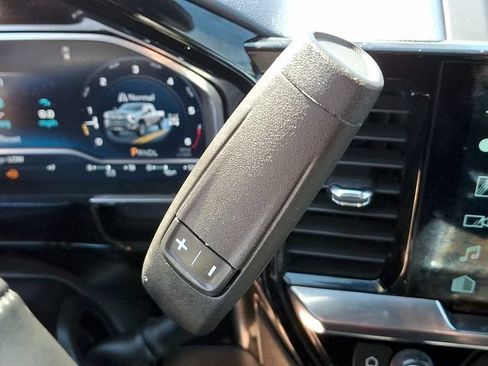 Used 2024 Chevrolet Silverado 2500 High Country w/ High Country Premium Package AWD/4WD image 15
