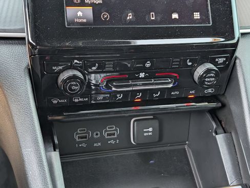 Used 2025 Jeep Grand Cherokee L Altitude AWD/4WD image 24