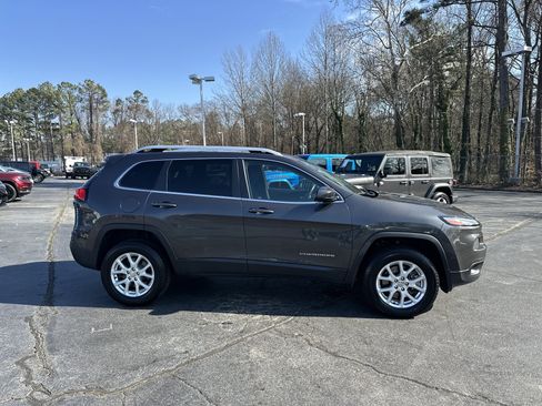 Used 2015 Jeep Cherokee Latitude w/ Comfort/Convenience Group image 10