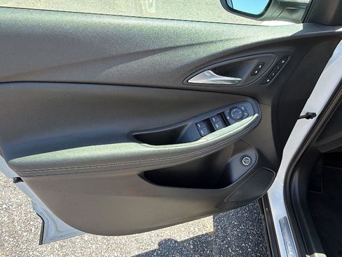 Used 2022 Buick Encore GX Essence FWD image 11