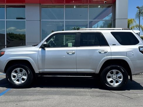 Used 2024 Toyota 4Runner SR5 AWD/4WD image 9