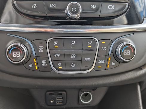 Used 2023 Chevrolet Traverse LT w/ LT Premium Package FWD image 27
