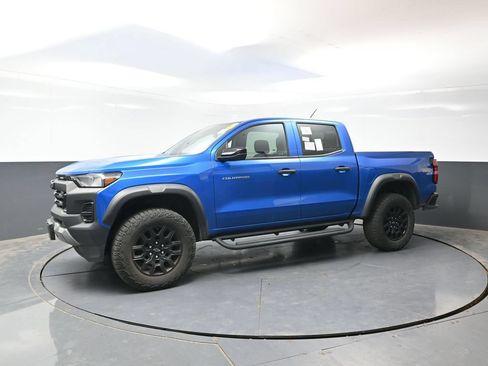Used 2024 Chevrolet Colorado Trail Boss w/ Technology Package AWD/4WD image 10