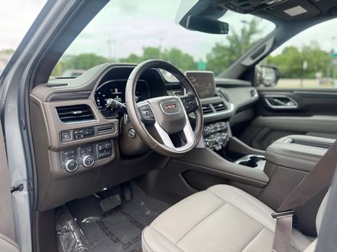 Used 2024 GMC Yukon XL SLT w/ SLT Premium Package AWD/4WD image 15