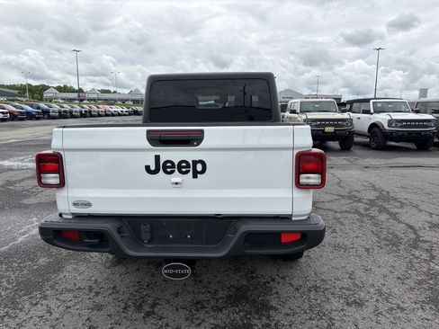 Used 2023 Jeep Gladiator Sport AWD/4WD image 5