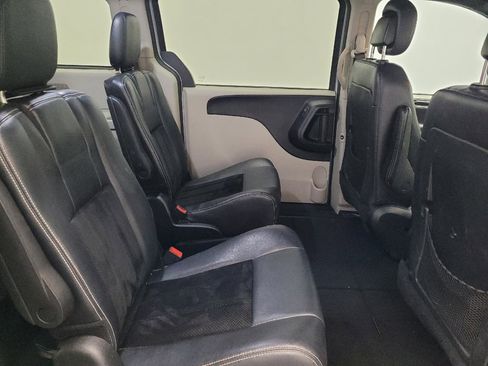 Used 2017 Dodge Grand Caravan SXT image 19