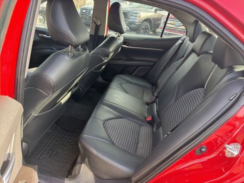 Used 2021 Toyota Camry SE image 10