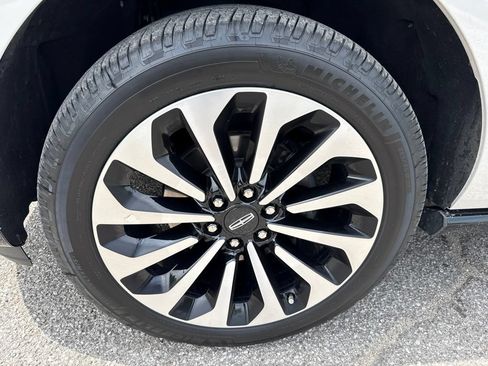 Used 2024 Lincoln Navigator Reserve AWD/4WD image 4