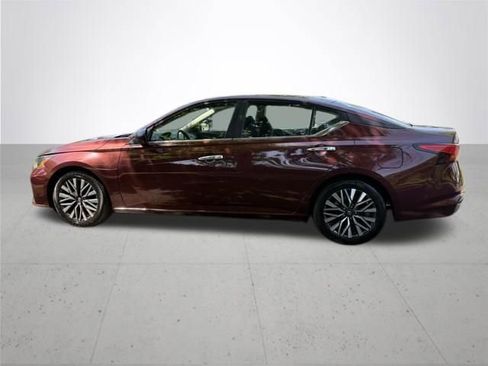 Used 2024 Nissan Altima 2.5 SV FWD image 9