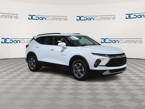 Used 2024 Chevrolet Blazer LT w/ Convenience Package FWD image 3