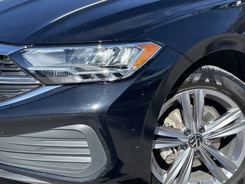 Used 2024 Volkswagen Jetta SE image 8