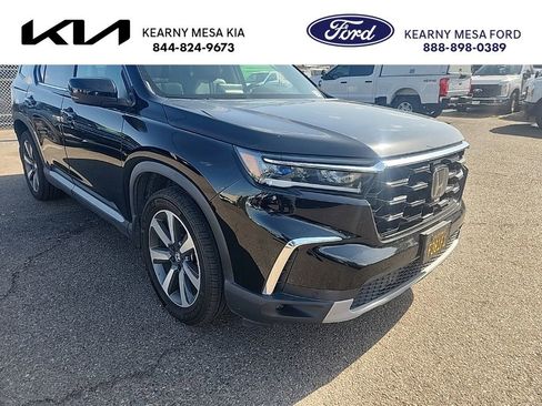 Used 2023 Honda Pilot Touring image 1