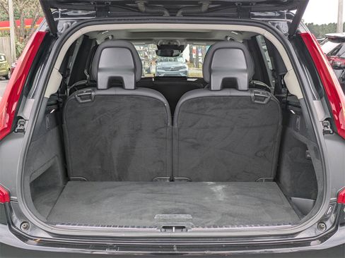 Certified 2022 Volvo XC90 T6 Momentum image 13