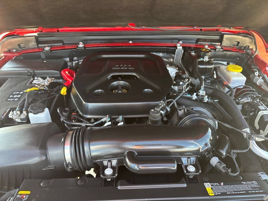 Used 2025 Jeep Wrangler Unlimited Sahara AWD/4WD image 20