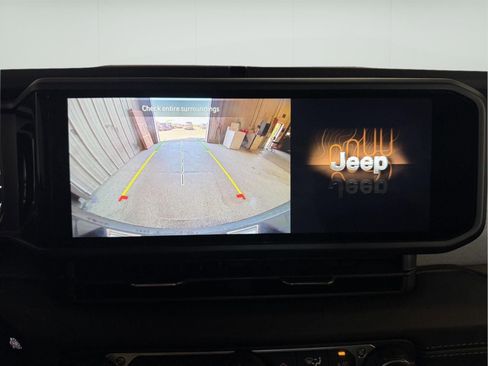Used 2025 Jeep Wrangler Unlimited Sahara w/ Safety Group AWD/4WD image 23